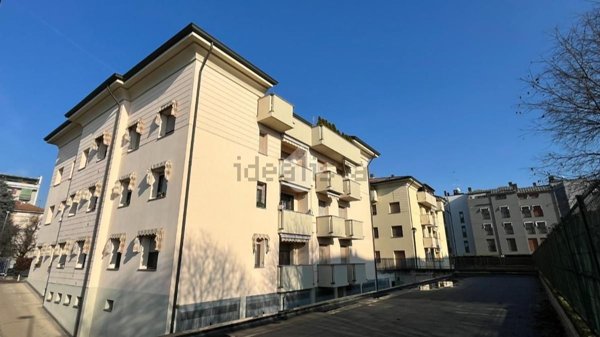 appartamento in vendita a Lodi in zona Fanfani