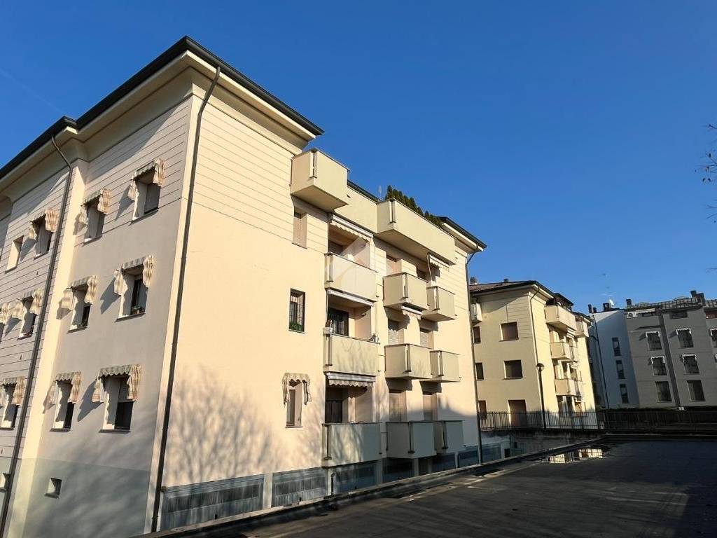 appartamento in vendita a Lodi in zona Fanfani