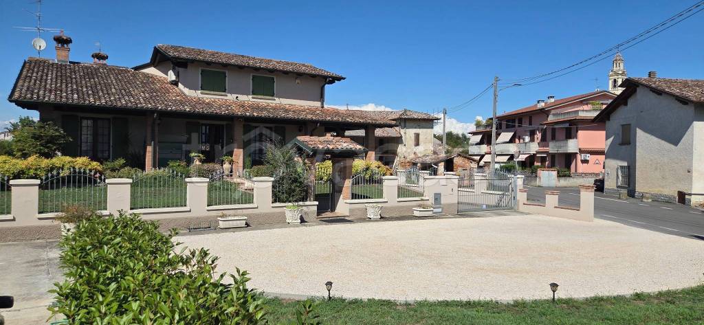 casa indipendente in vendita a Lodi in zona San Bernardo