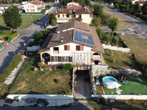 casa indipendente in vendita a Lodi in zona Olmo