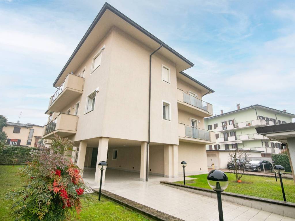 appartamento in vendita a Lodi in zona Fanfani