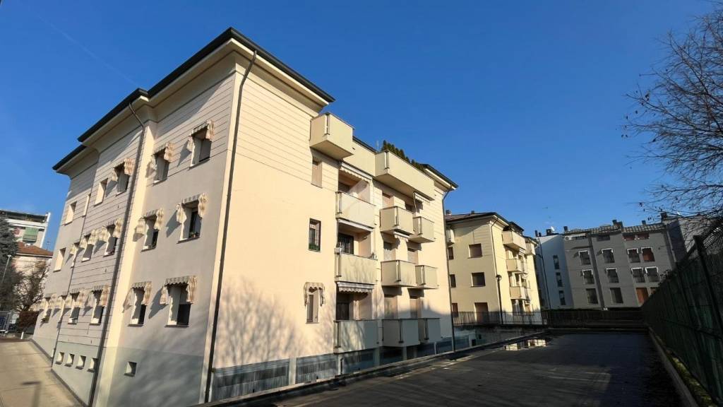 appartamento in vendita a Lodi in zona Fanfani