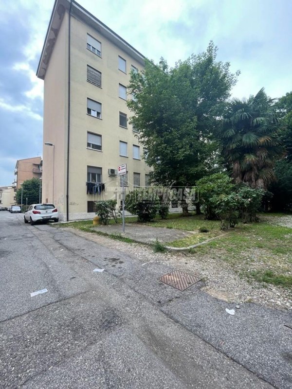 appartamento in vendita a Lodi in zona San Fereolo