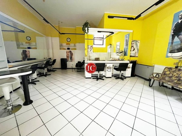 negozio in vendita a Lodi in zona Fanfani