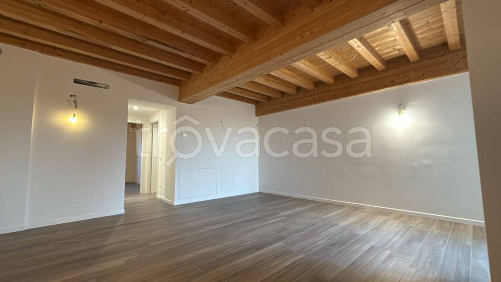 appartamento in vendita a Lodi in zona Centro Storico