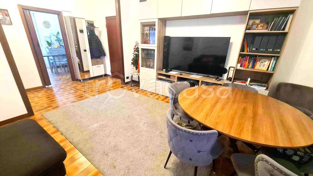 appartamento in vendita a Lodi in zona Viale Italia