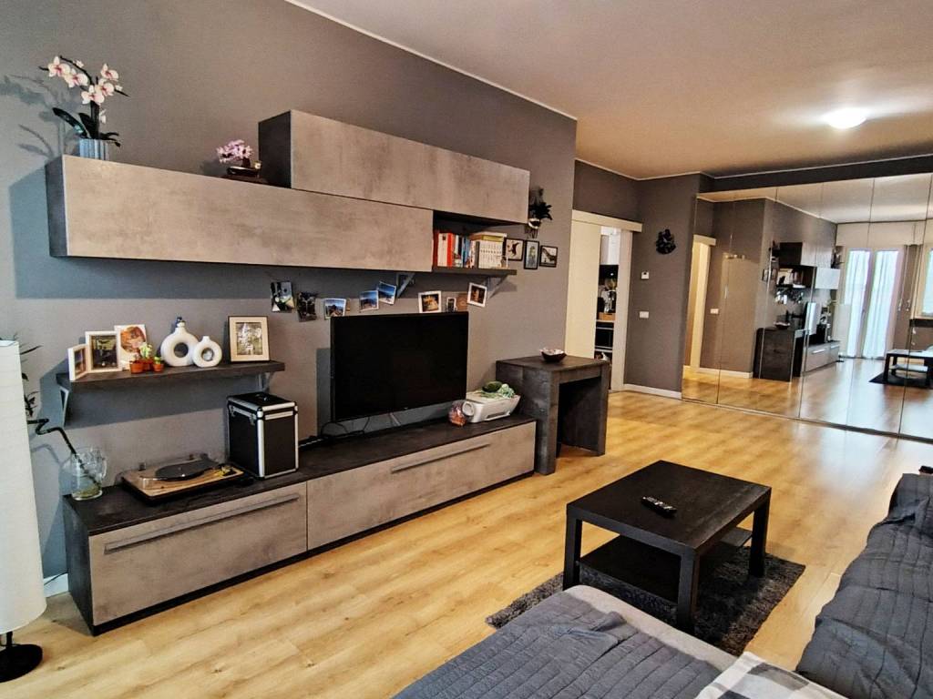 appartamento in vendita a Lodi in zona Piazza Albarola