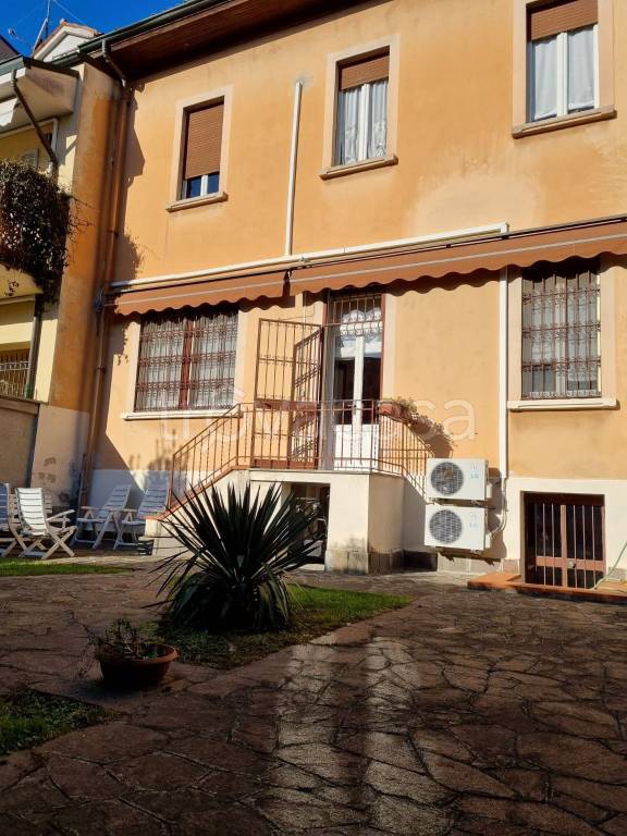 casa indipendente in vendita a Lodi in zona Centro Storico