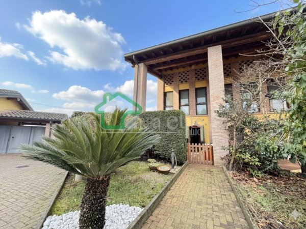 casa indipendente in vendita a Lodi in zona Olmo