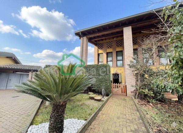 casa indipendente in vendita a Lodi in zona Centro Storico