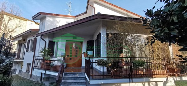 casa indipendente in vendita a Lodi in zona San Bernardo