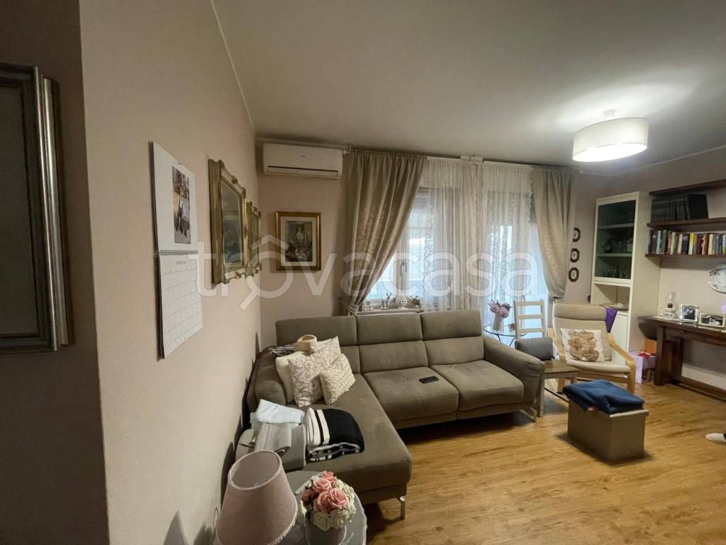 appartamento in vendita a Lodi in zona Fanfani