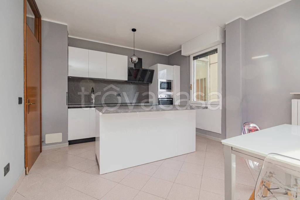 appartamento in vendita a Lodi in zona San Fereolo