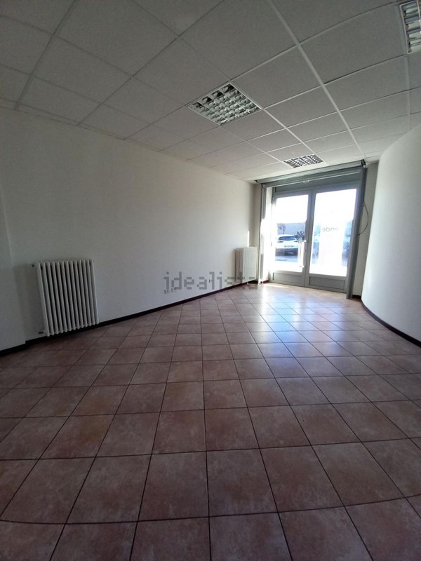 negozio in vendita a Lodi in zona San Fereolo