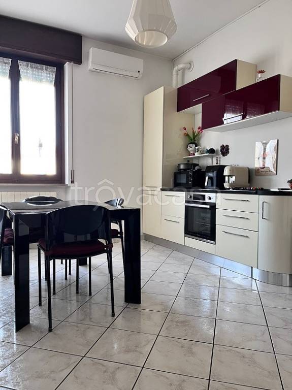 appartamento in vendita a Lodi in zona Città Bassa