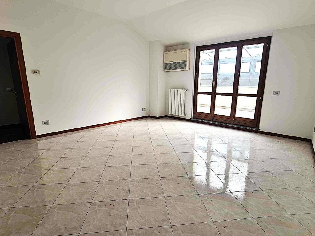 appartamento in vendita a Lodi in zona Corso Mazzini