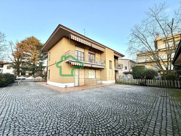 casa indipendente in vendita a Lodi in zona Centro Storico