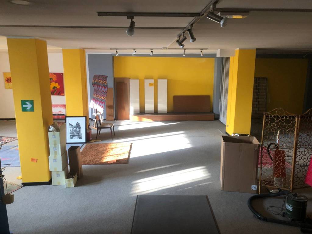 locale commerciale in vendita a Lodi in zona Fanfani