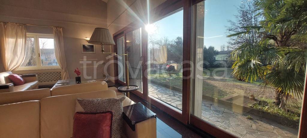 casa indipendente in vendita a Lodi in zona Centro Storico