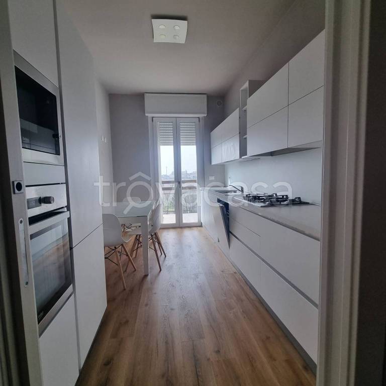 appartamento in vendita a Lodi in zona Viale Italia