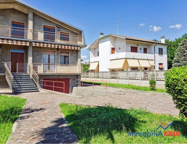 casa indipendente in vendita a Lodi in zona Paderno
