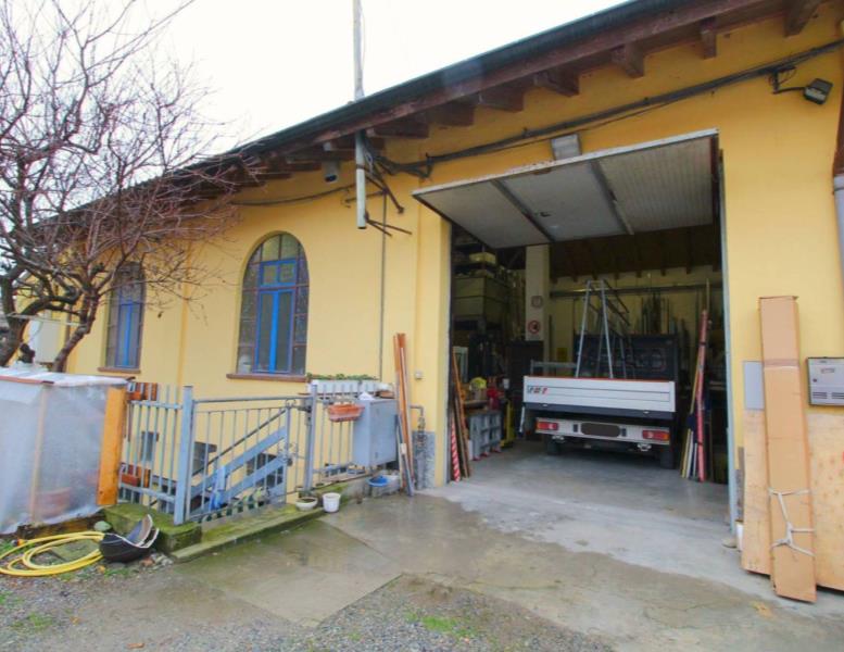 locale commerciale in vendita a Lodi in zona Paderno