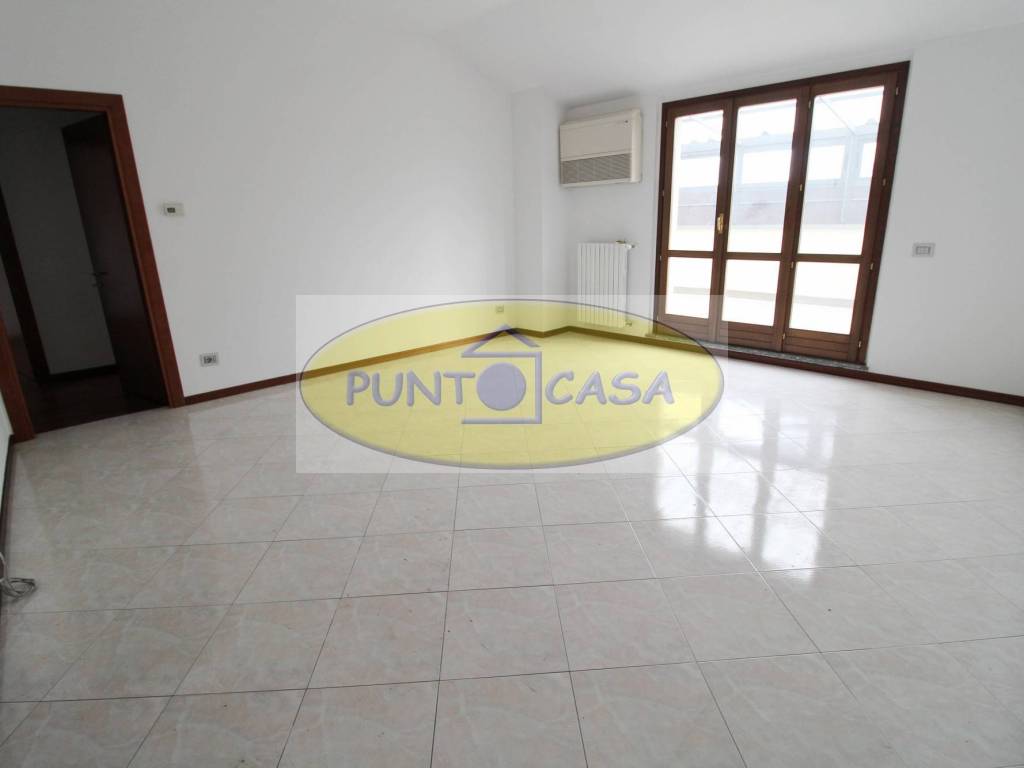 appartamento in vendita a Lodi in zona Fanfani