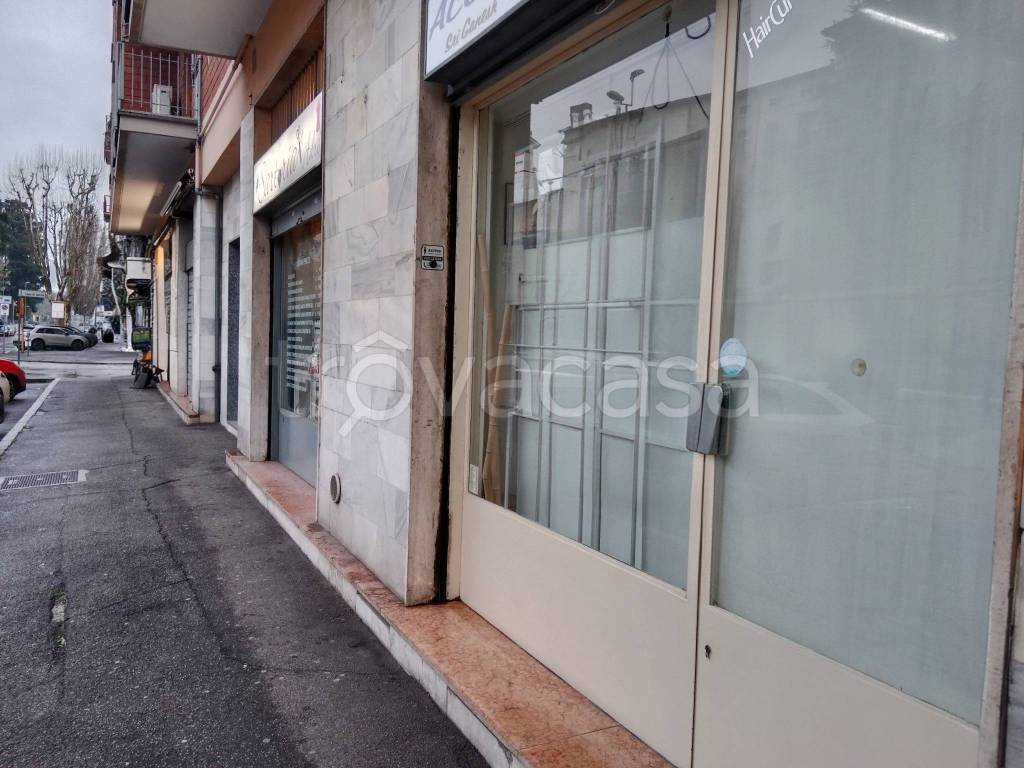 negozio in vendita a Lodi in zona Città Bassa