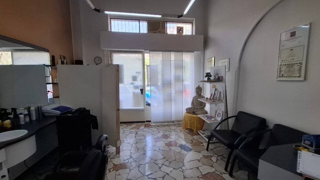 negozio in vendita a Lodi in zona Città Bassa