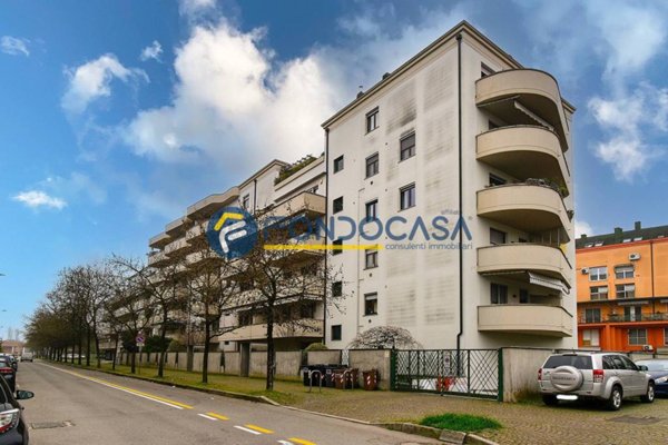 appartamento in vendita a Lodi in zona Piazza Albarola