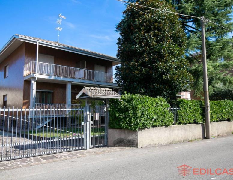 casa indipendente in vendita a Lodi in zona Fanfani