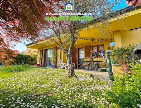 casa indipendente in vendita a Lodi in zona Paderno
