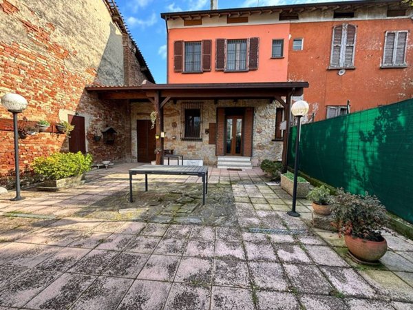 casa indipendente in vendita a Lodi in zona Piazza Albarola