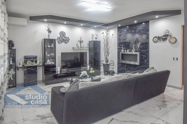 casa indipendente in vendita a Lodi in zona Martinetta