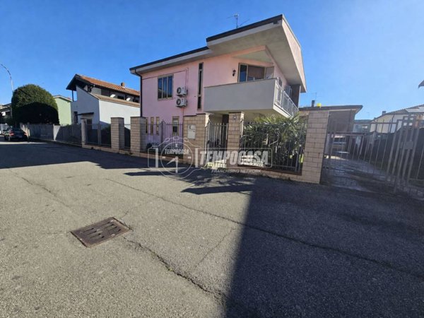 casa indipendente in vendita a Lodi in zona San Fereolo