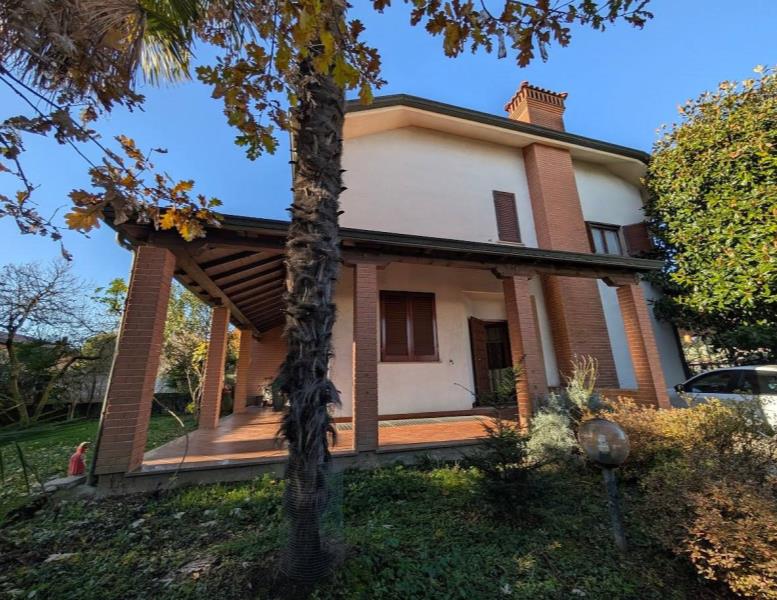 casa indipendente in vendita a Lodi in zona Città Bassa
