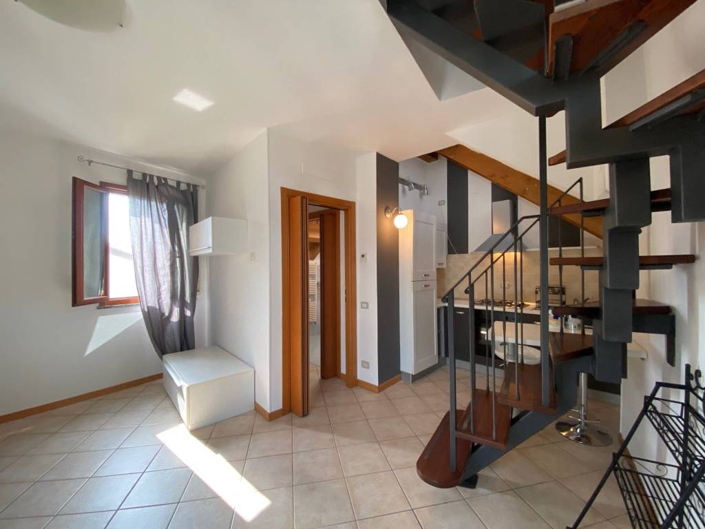 appartamento in vendita a Lodi in zona Città Bassa