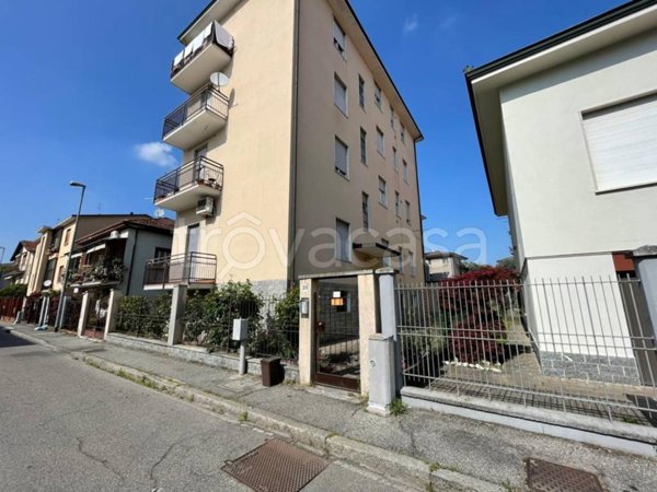 appartamento in vendita a Lodi in zona Viale Pavia