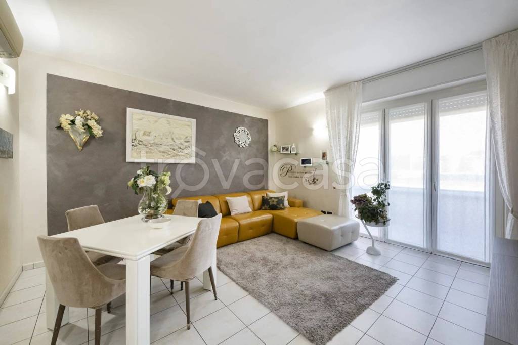 appartamento in vendita a Lodi in zona Viale Italia