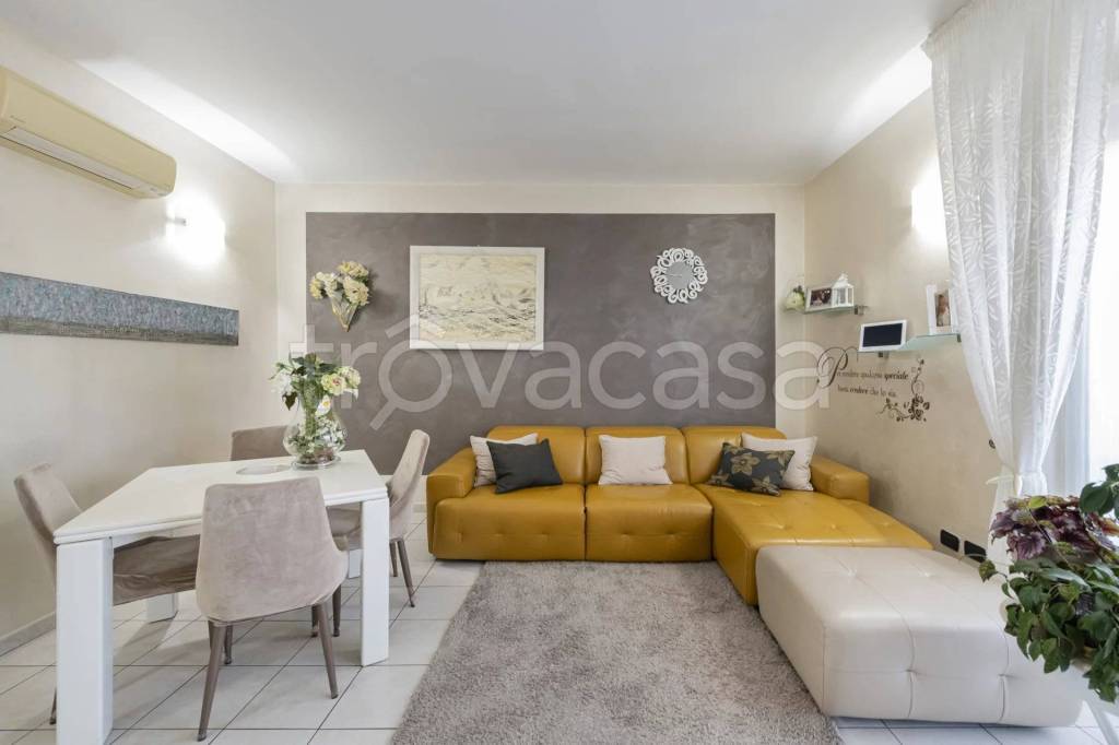appartamento in vendita a Lodi in zona Viale Italia