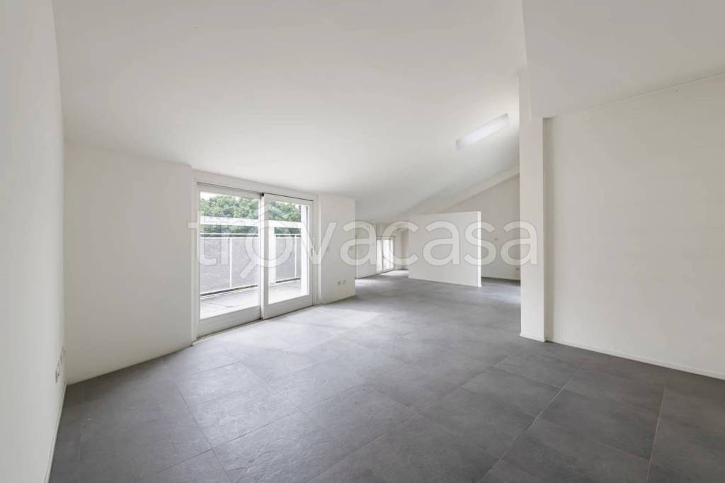 appartamento in vendita a Lodi in zona San Bernardo