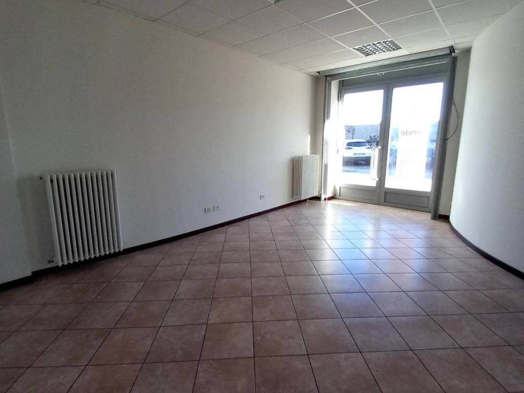 negozio in vendita a Lodi in zona Faustina