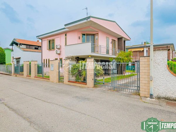 casa indipendente in vendita a Lodi in zona San Fereolo