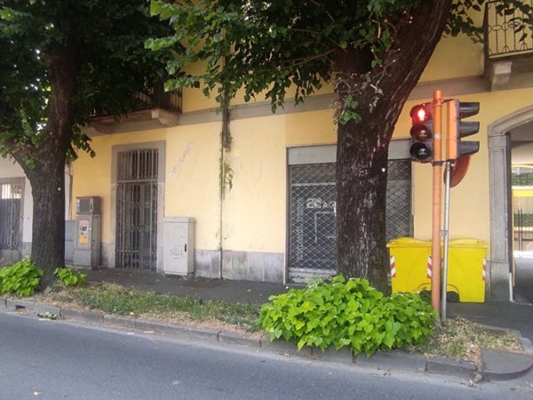 negozio in vendita a Lodi in zona Fanfani