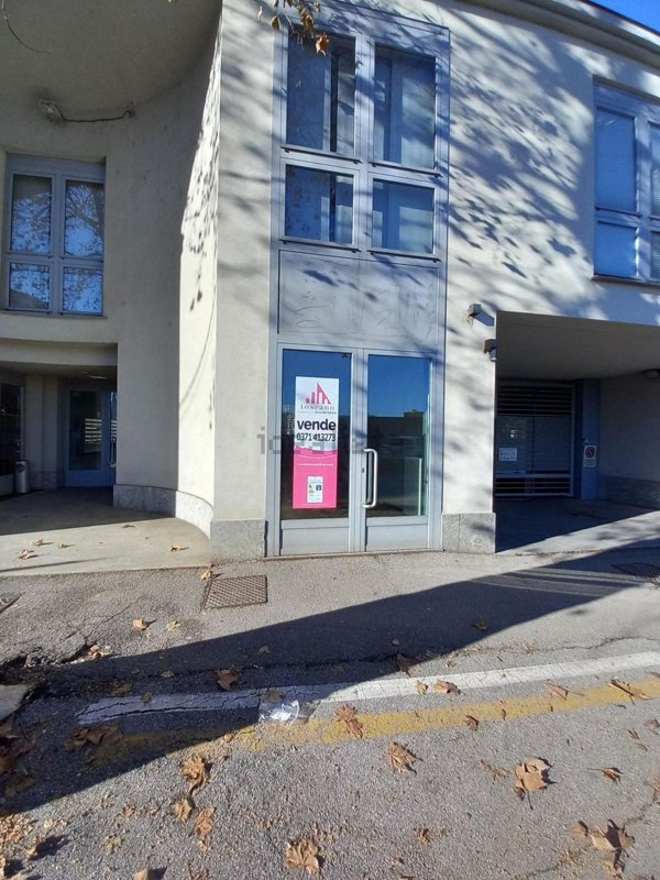 negozio in vendita a Lodi in zona San Fereolo