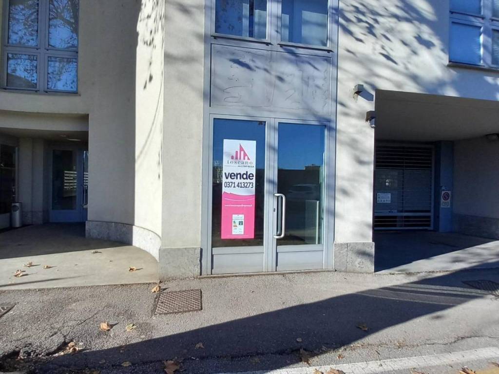 negozio in vendita a Lodi in zona Piazza Albarola