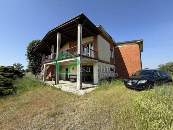 casa indipendente in vendita a Lodi in zona Fontana