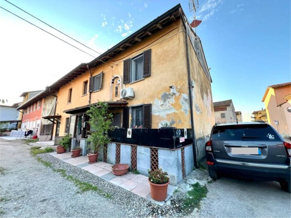 casa indipendente in vendita a Lodi in zona Riolo