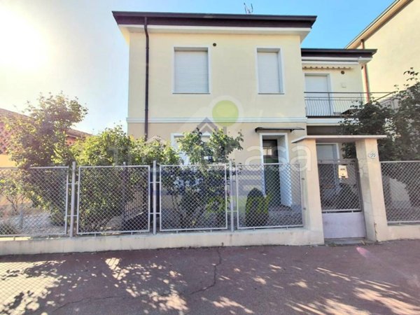 appartamento in vendita a Lodi in zona Viale Pavia