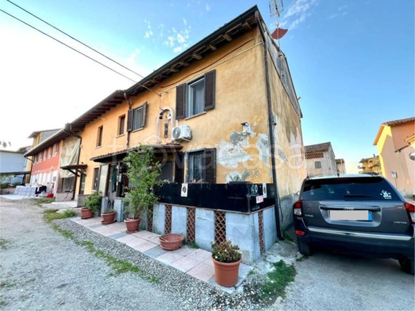 casa indipendente in vendita a Lodi in zona Riolo